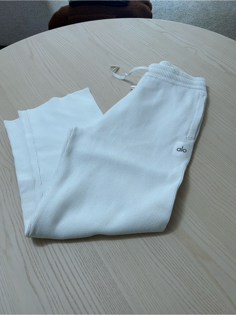 ALO Yoga Men's Ribbed Sweatpants in White